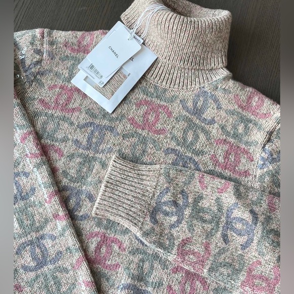 Chanel 22K logo beige pink sweater - Picture 3 of 9